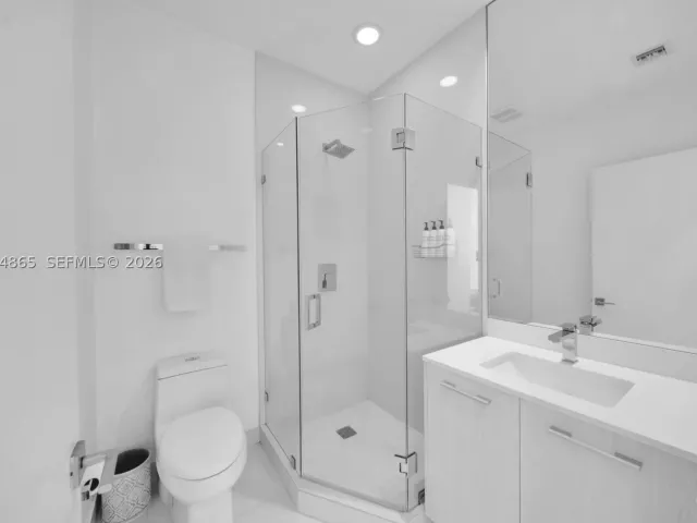 3-bedroom condo for sale in Miami - 55 SW 9th St 4406 - MondialRealty