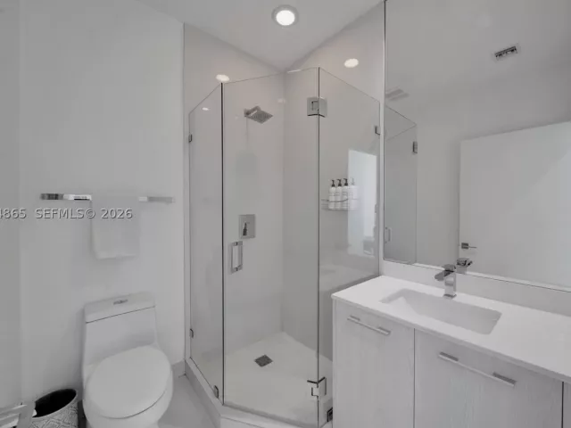 3-bedroom condo for sale in Miami - 55 SW 9th St 4406 - MondialRealty