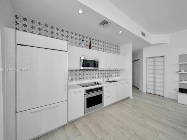 Apartment for sale  Unit #4406 - photo 7522445