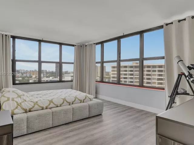 2-bedroom condo for sale in Hallandale Beach - 2500 Parkview Dr 1914 - MondialRealty