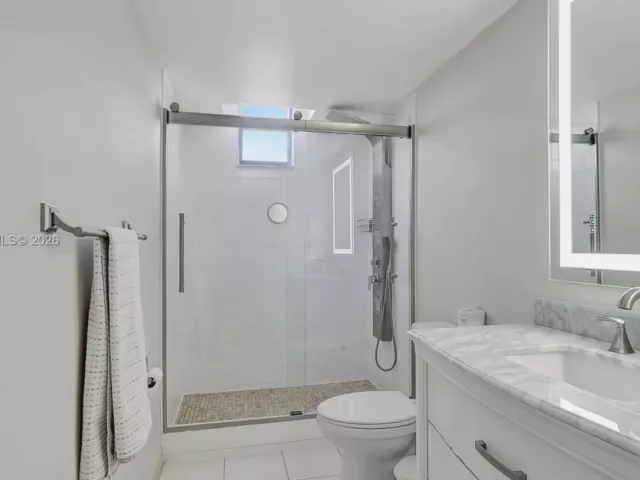 2-bedroom condo for sale in Hallandale Beach - 2500 Parkview Dr 1914 - MondialRealty