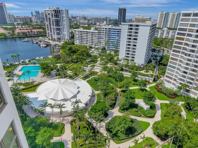 2-bedroom condo for sale in Hallandale Beach - 2500 Parkview Dr 1914 - MondialRealty