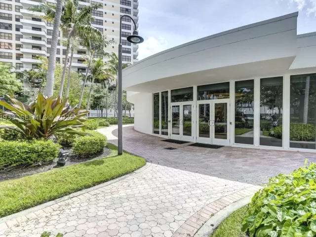 2-bedroom condo for sale in Hallandale Beach - 2500 Parkview Dr 1914 - MondialRealty