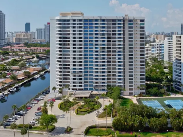 2-bedroom condo for sale in Hallandale Beach - 2500 Parkview Dr 1914 - MondialRealty