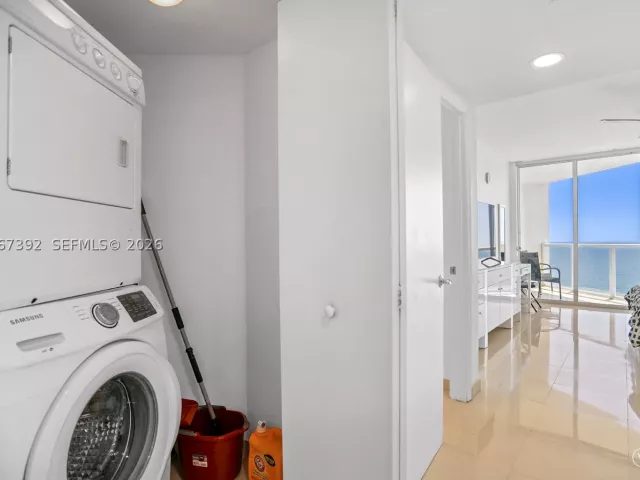 2-bedroom condo for rent in Sunny Isles Beach - 16699 Collins Ave 2709 - MondialRealty