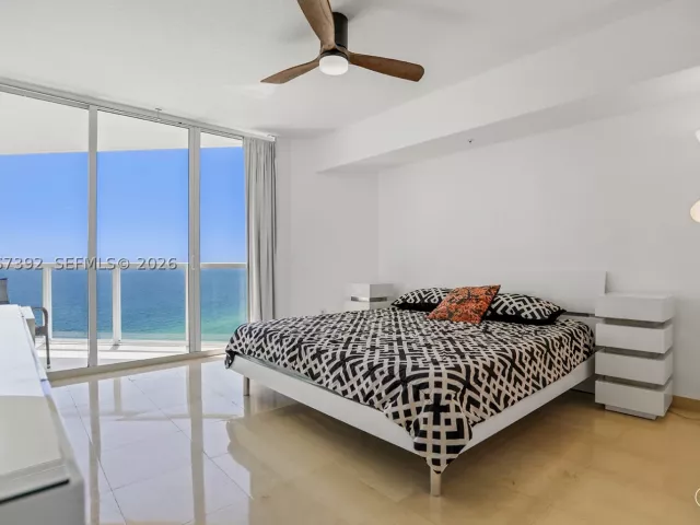 2-bedroom condo for rent in Sunny Isles Beach - 16699 Collins Ave 2709 - MondialRealty