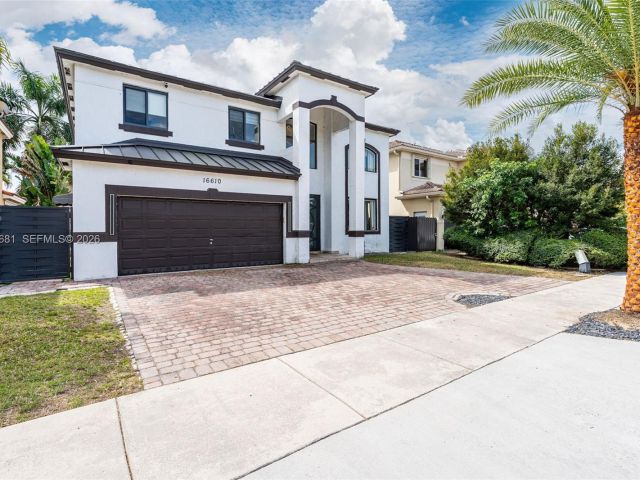 Home for sale at 16610 SW 57 LN - photo 7525736