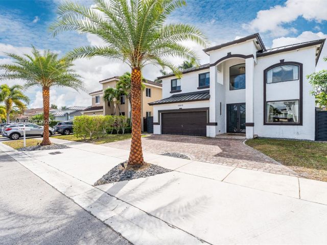 Home for sale at 16610 SW 57 LN - photo 7525737