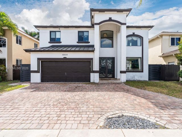 Home for sale at 16610 SW 57 LN - photo 7525738