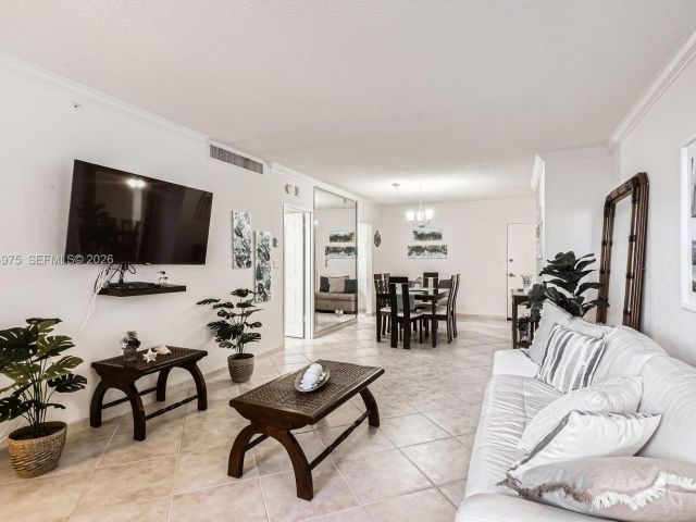 Apartment for rent  Unit #633 (AVAILABLE NOW) - photo 7477670