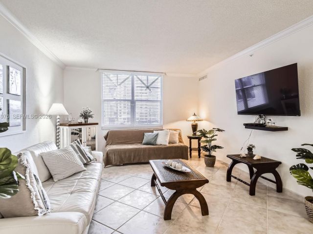 Apartment for rent  Unit #633 (AVAILABLE NOW) - photo 7477671