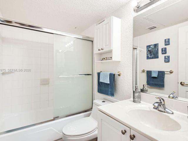 Apartment for rent  Unit #633 (AVAILABLE NOW) - photo 7477675