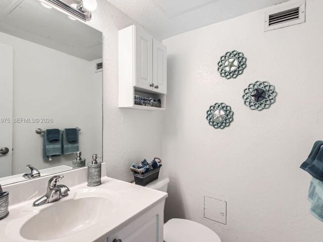 Apartment for rent  Unit #633 (AVAILABLE NOW) - photo 7477676