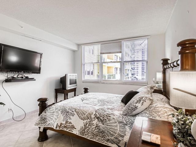 Apartment for rent  Unit #633 (AVAILABLE NOW) - photo 7477677