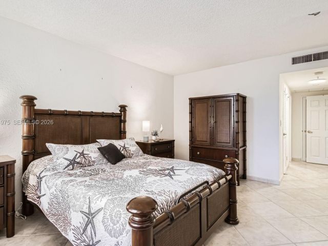 Apartment for rent  Unit #633 (AVAILABLE NOW) - photo 7477678