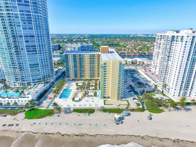 1-bedroom condo for rent in Hollywood - 2501 S Ocean Dr 633 (AVAILABLE NOW) - MondialRealty