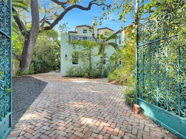 Home for sale at 1720 Espanola Dr - photo 7525375