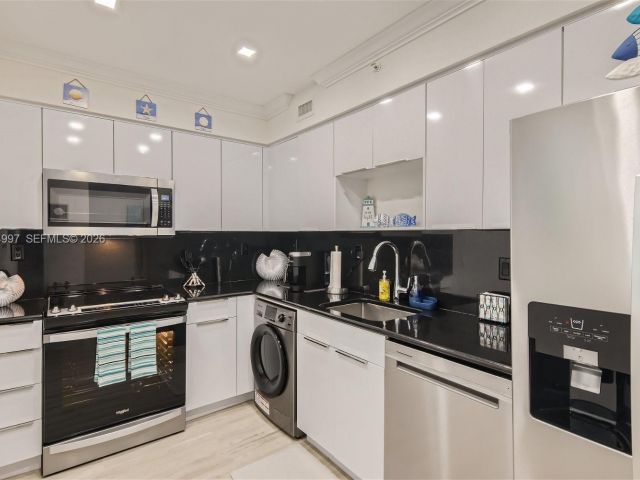 Apartment for rent  Unit #715 (AVAILABLE APRIL) - photo 7477649