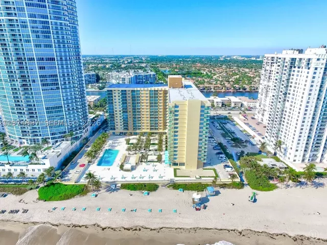 1-bedroom condo for rent in Hollywood - 2501 S Ocean Dr 715 (AVAILABLE NOW-OCT) - MondialRealty