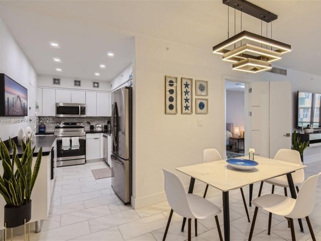 Apartment for rent  Unit #617 (AVAILABLE MAY) - photo 7477288