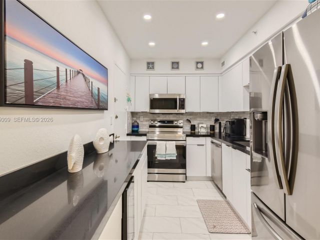 Apartment for rent  Unit #617 (AVAILABLE MAY) - photo 7477289