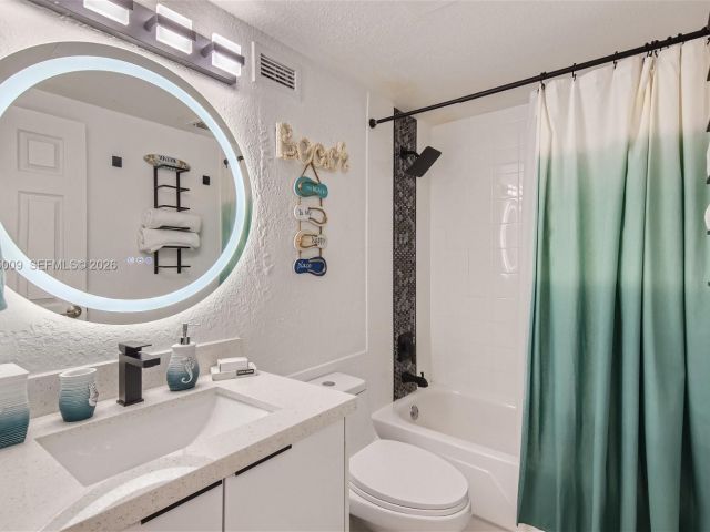 Apartment for rent  Unit #617 (AVAILABLE MAY) - photo 7477294