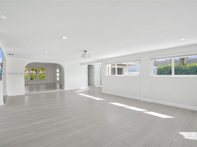 Home for sale at 2724 NE 10th St - photo 7510333