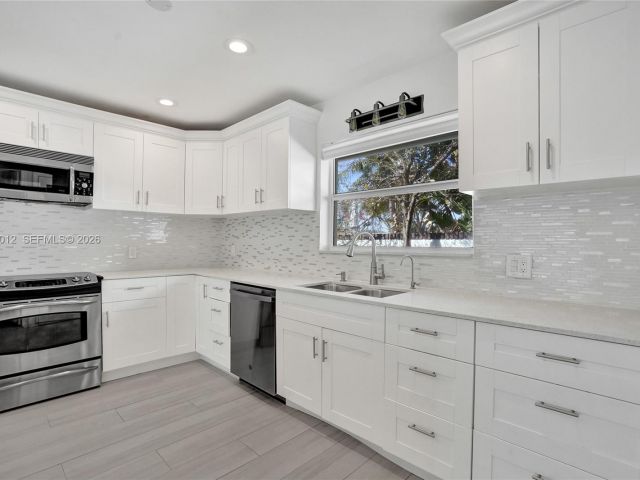 Home for sale at 2724 NE 10th St - photo 7510339