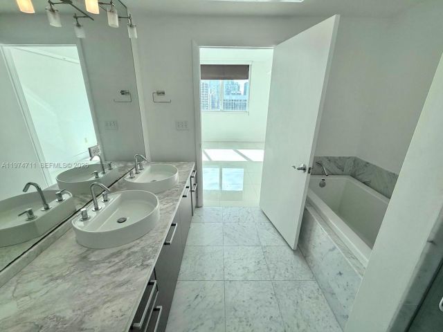 Apartment for rent  Unit #3403 - photo 7531523