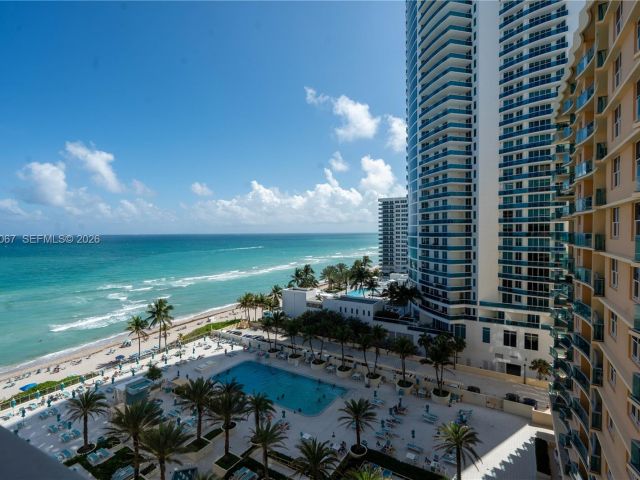 1-bedroom condo for rent in Hollywood - 2501 S Ocean Dr 1118 - MondialRealty