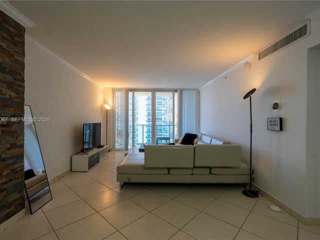 1-bedroom condo for rent in Hollywood - 2501 S Ocean Dr 1118 - MondialRealty