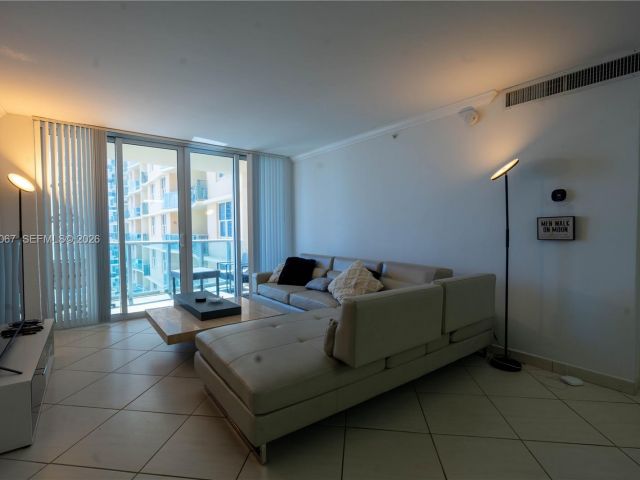 1-bedroom condo for rent in Hollywood - 2501 S Ocean Dr 1118 - MondialRealty