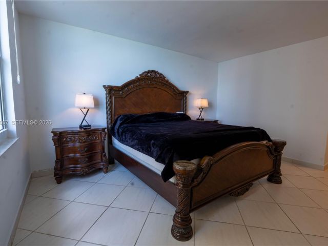 1-bedroom condo for rent in Hollywood - 2501 S Ocean Dr 1118 - MondialRealty