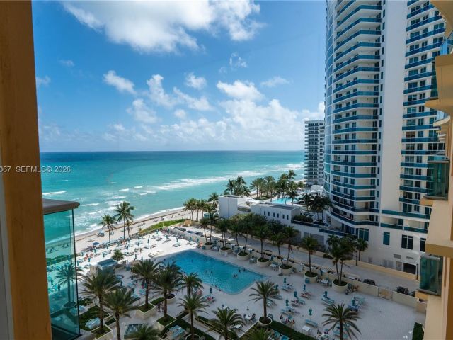 1-bedroom condo for rent in Hollywood - 2501 S Ocean Dr 1118 - MondialRealty