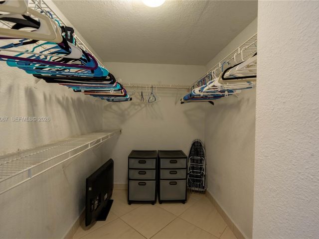 1-bedroom condo for rent in Hollywood - 2501 S Ocean Dr 1118 - MondialRealty