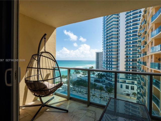 1-bedroom condo for rent in Hollywood - 2501 S Ocean Dr 1118 - MondialRealty