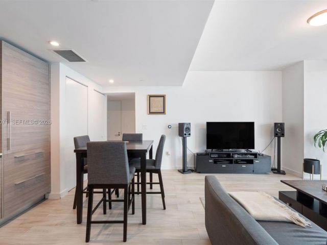 Apartment for rent  Unit #2807 - photo 7451849