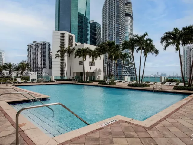 3-bedroom condo for sale in Miami - 31 SE 5th St 4121 - MondialRealty