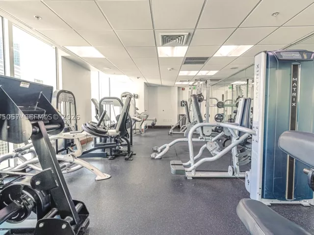 3-bedroom condo for sale in Miami - 31 SE 5th St 4121 - MondialRealty