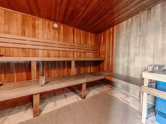 3-bedroom condo for sale in Miami - 31 SE 5th St 4121 - MondialRealty