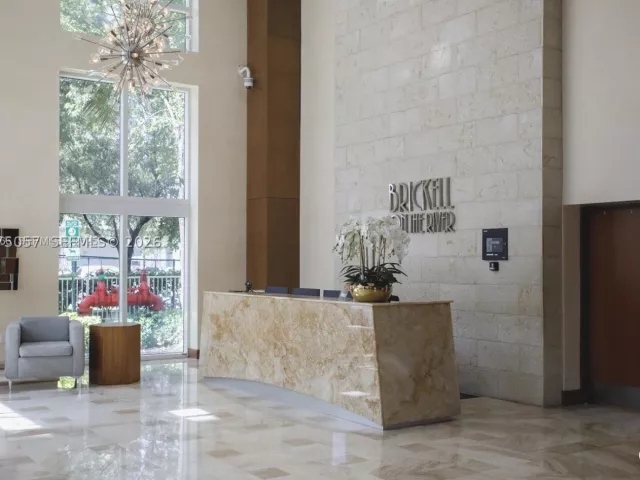 3-bedroom condo for sale in Miami - 31 SE 5th St 4121 - MondialRealty