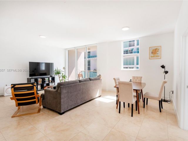 Apartment for sale  Unit #4121 - photo 7491009