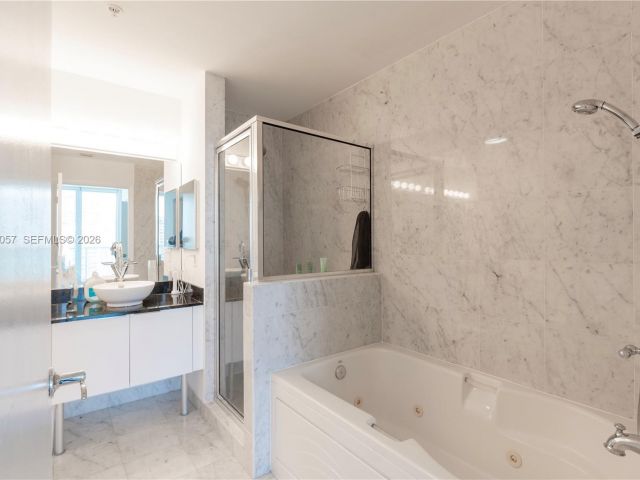 Apartment for sale  Unit #4121 - photo 7491024