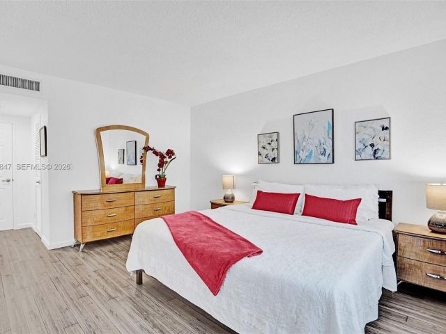 Apartment for rent  Unit #538 (Available March 31) - photo 7477701