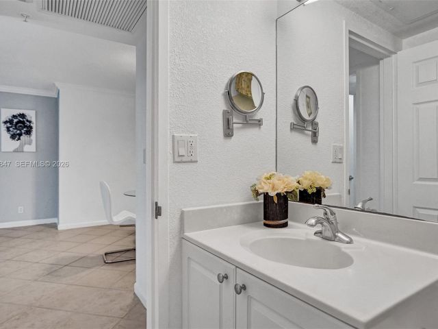 Apartment for rent  Unit #538 (Available March 31) - photo 7477703