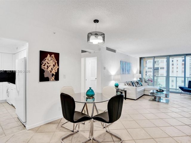 Apartment for rent  Unit #538 (Available March 31) - photo 7477704