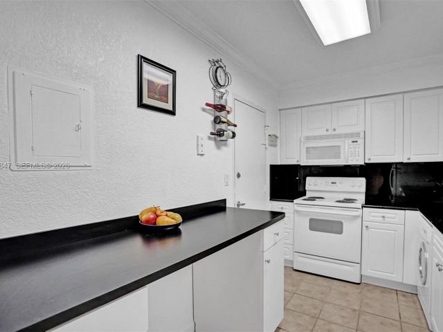 Apartment for rent  Unit #538 (Available March 31) - photo 7477705