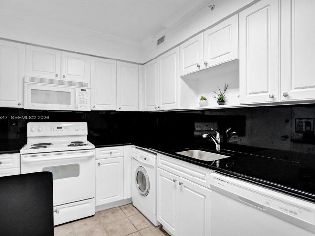 Apartment for rent  Unit #538 (Available March 31) - photo 7477706