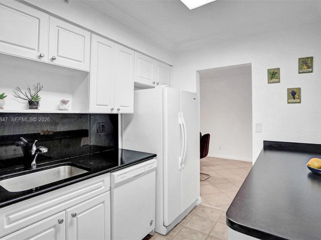 Apartment for rent  Unit #538 (Available March 31) - photo 7477707