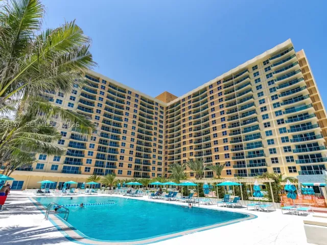 1-bedroom condo for rent in Hollywood - 2501 S Ocean Dr 538 (Available NOW) - MondialRealty